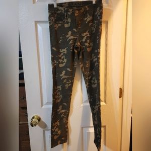 Rue 21 Girls 7/8 mid-rise camo jeggings